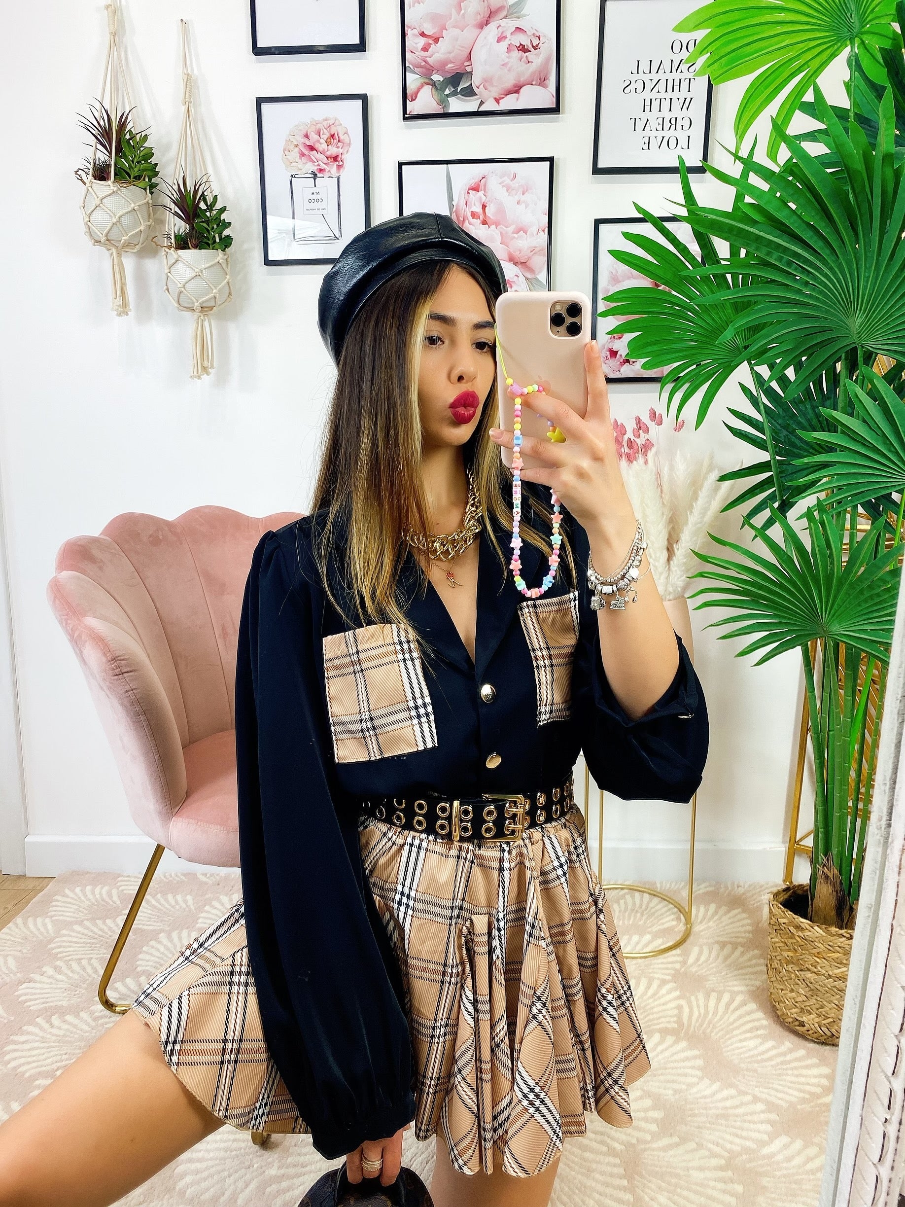 Camicia con tasca ricamata check nera