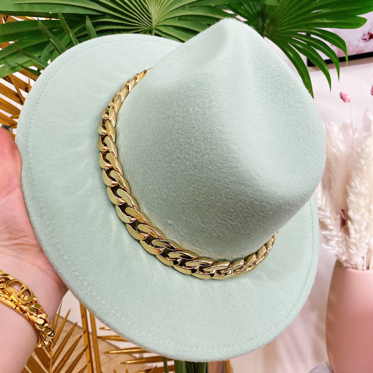 Cappello tiffany con catena