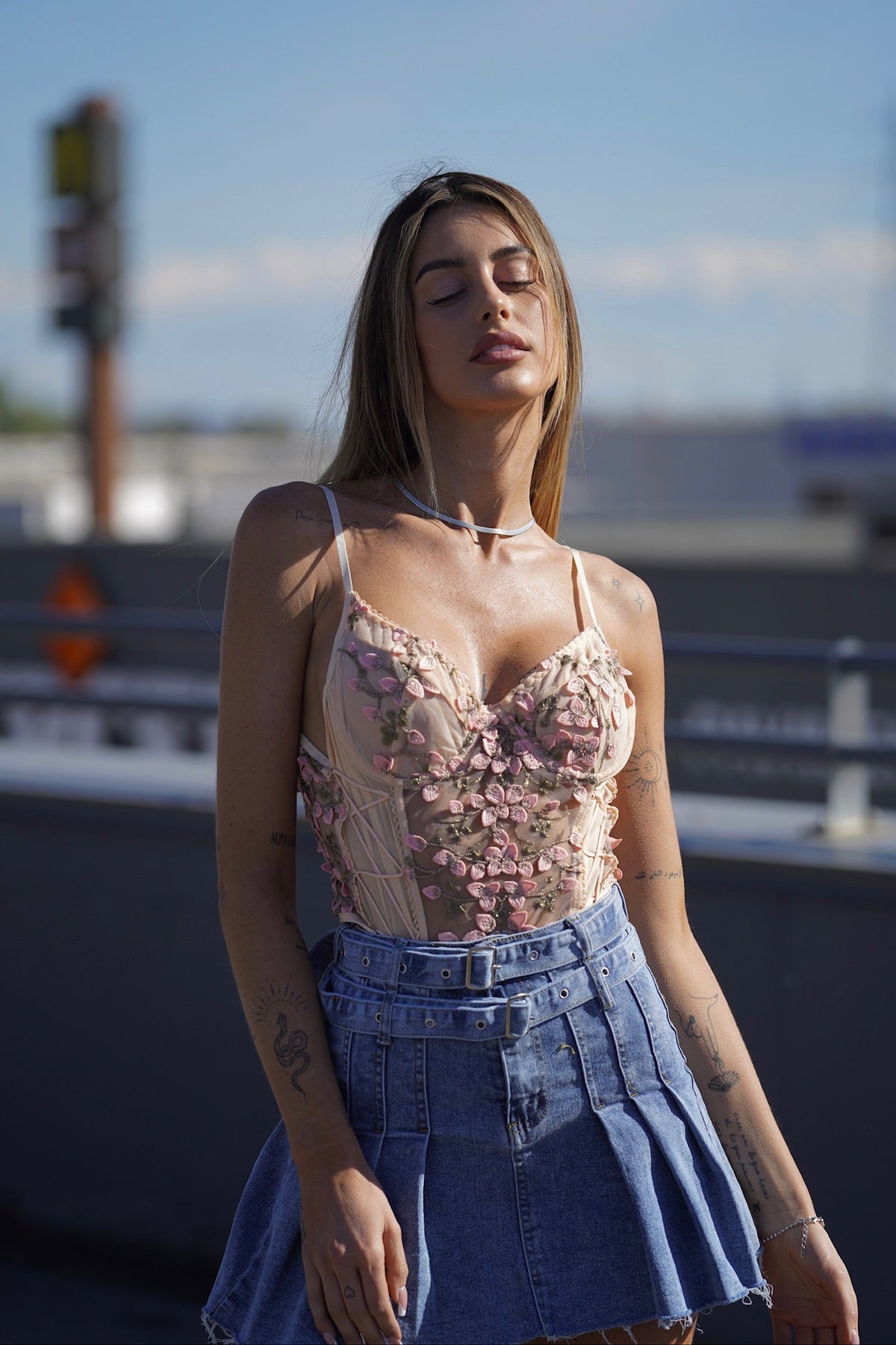 Body rosa con fiori