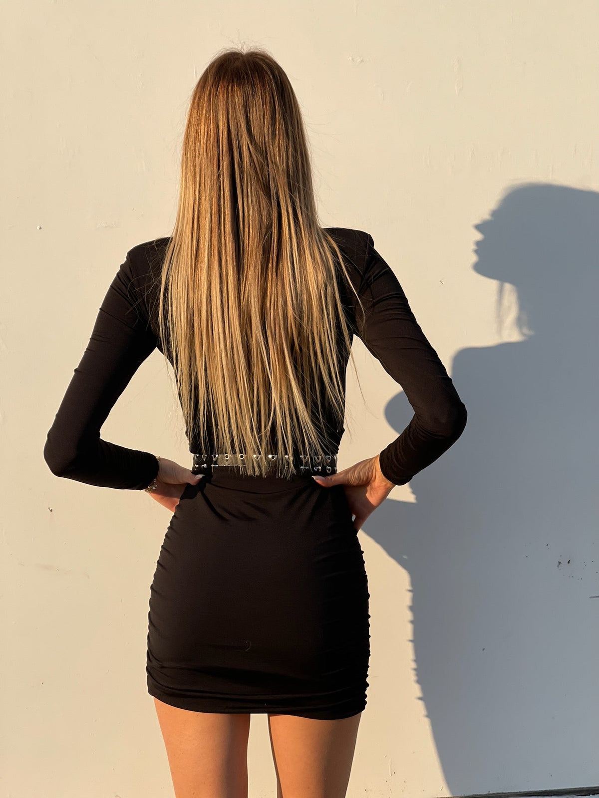 Abito nero con colletto