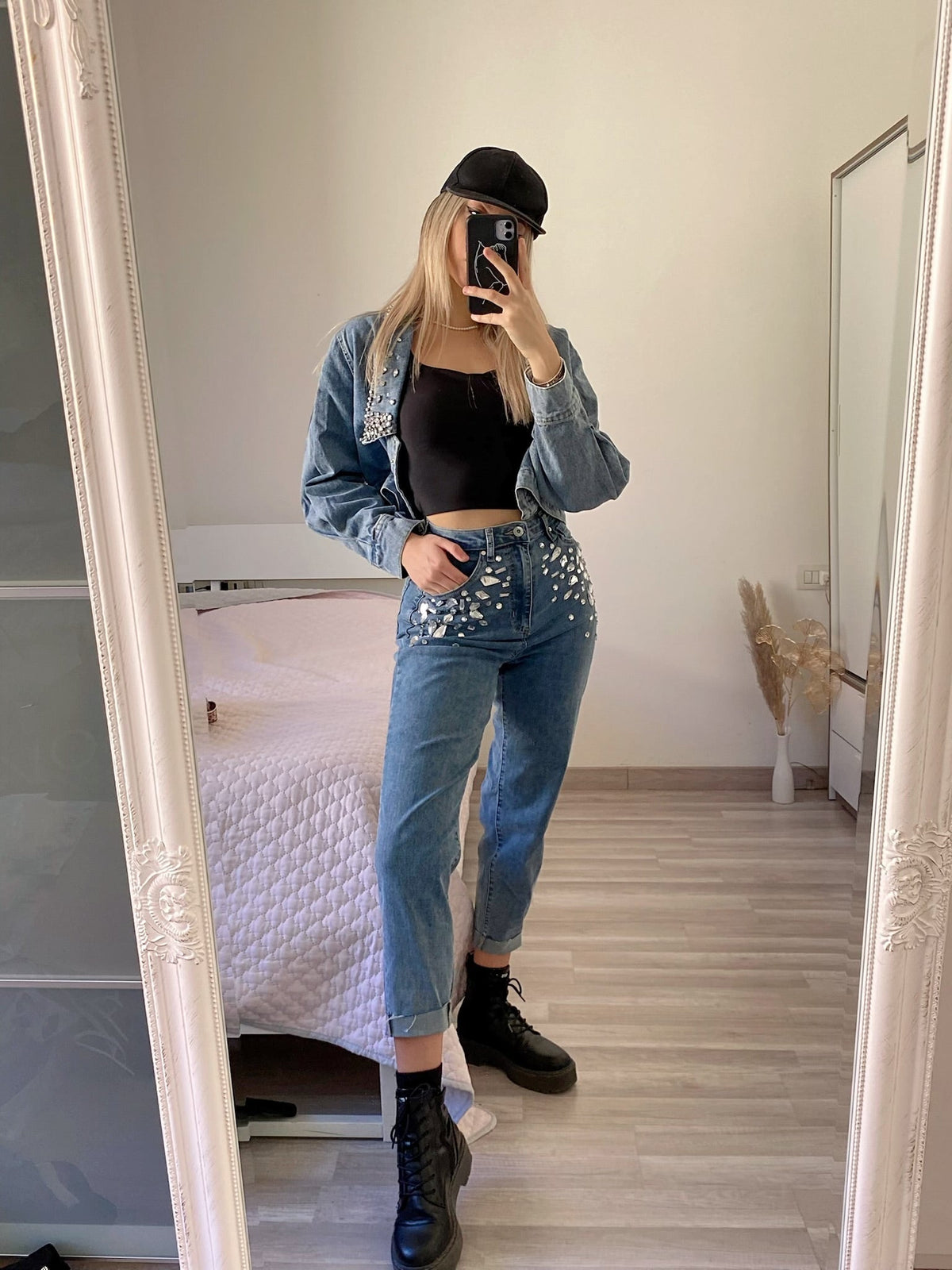 Jeans con pietre in strass