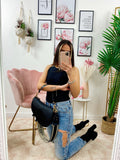 Jeans con spacco e spille