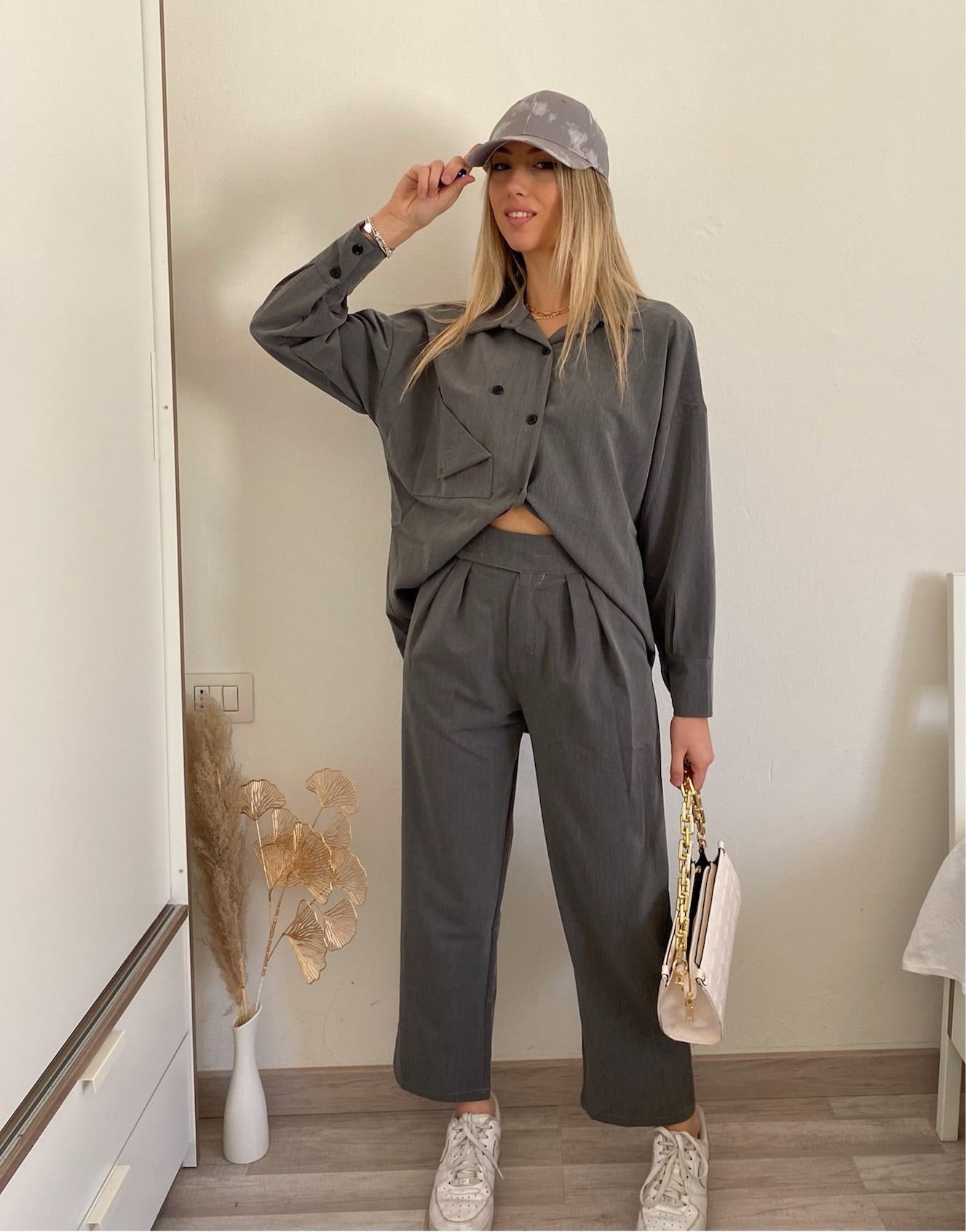 Completo sportivo grigio