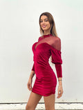 Abito in velluto rosso con maniche velate