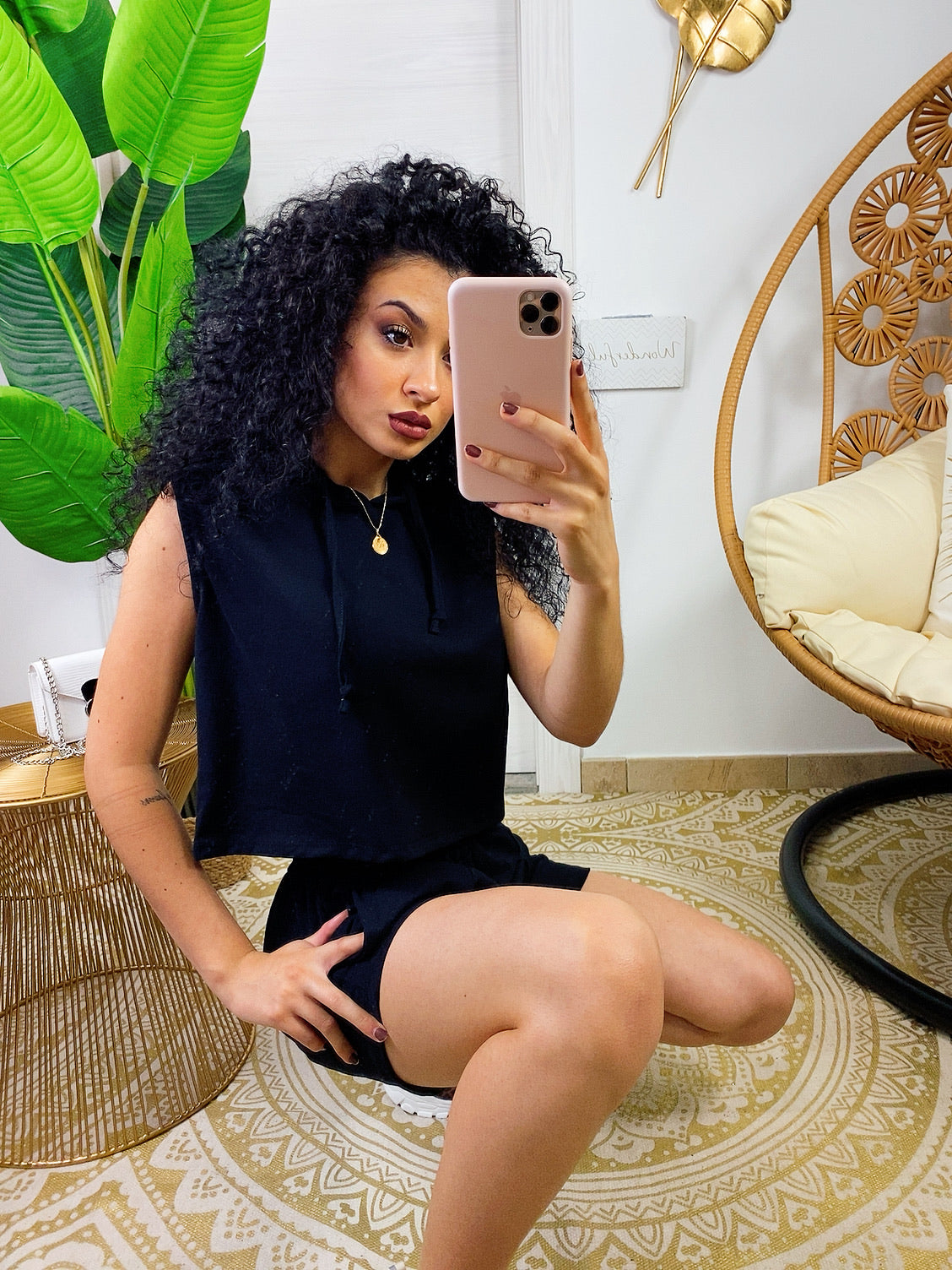 Completo sportivo maglia e pantaloncino nero e lilla