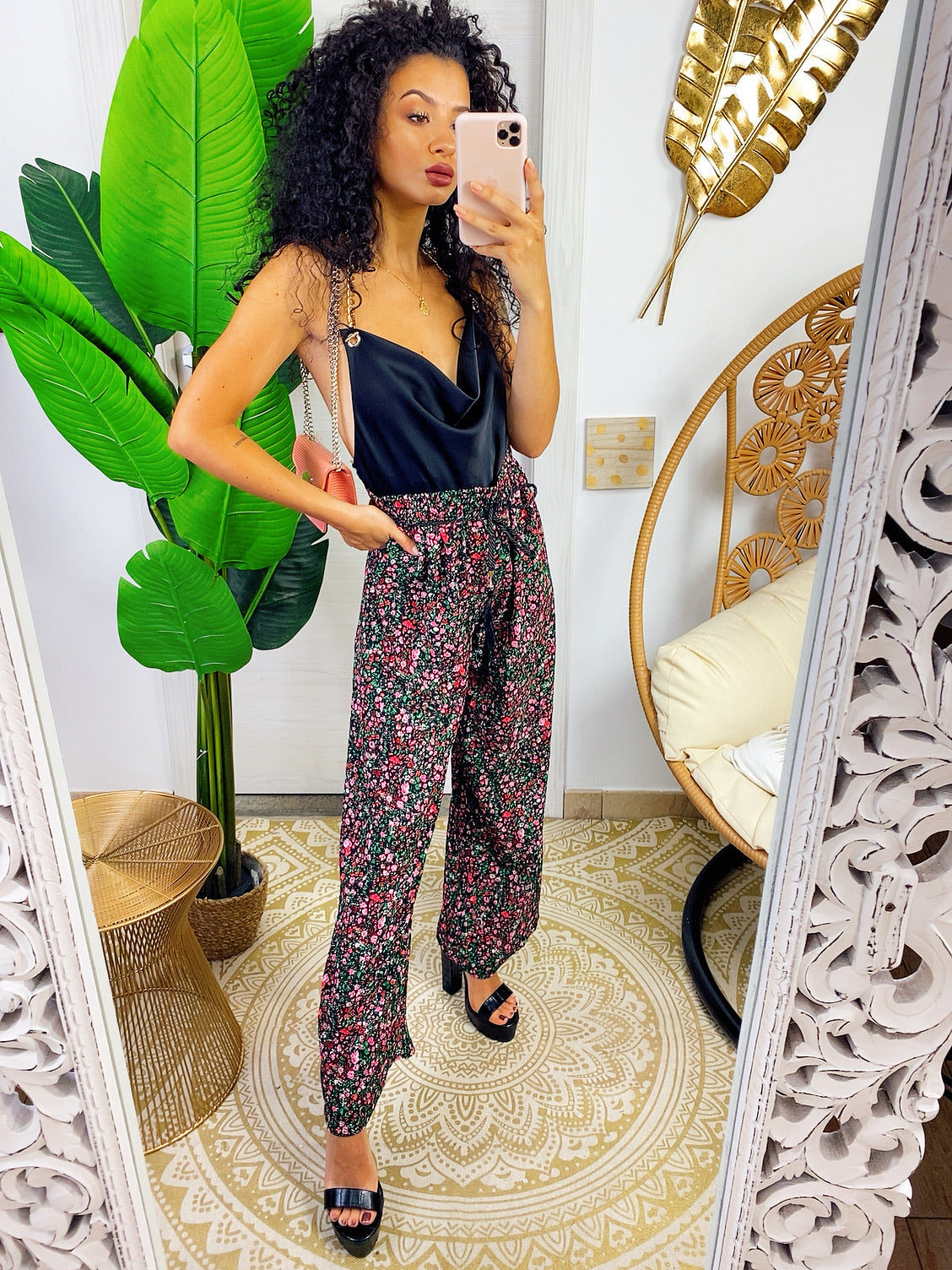 Pantalone con fiorellini e cinturina