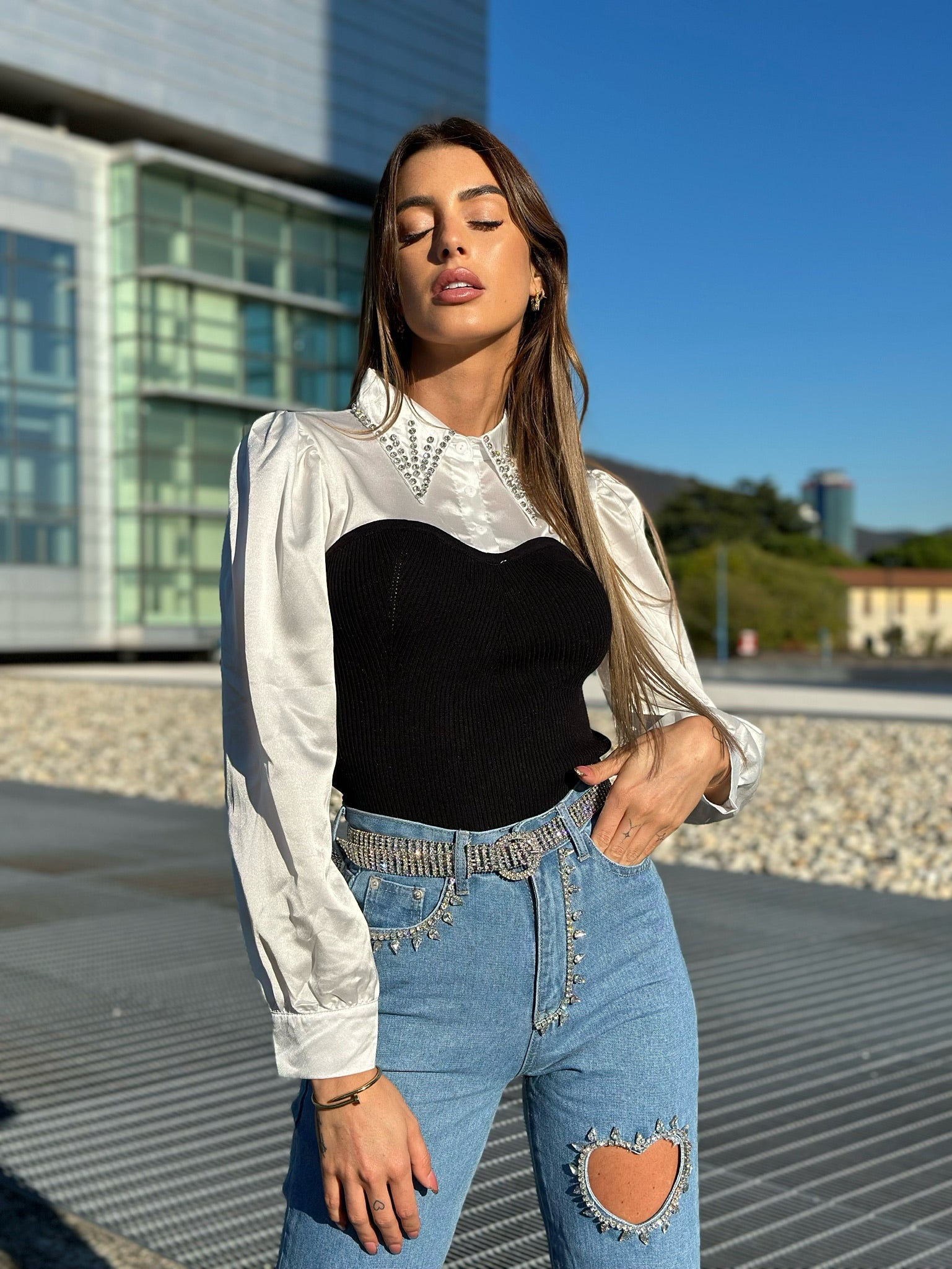 Maglia con camicia e strass nero