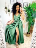 Abito in raso con maxi spacco verde militare