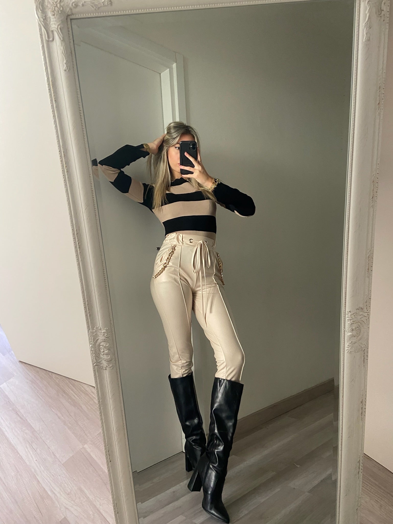 Leggins in eco-pelle con catene beige