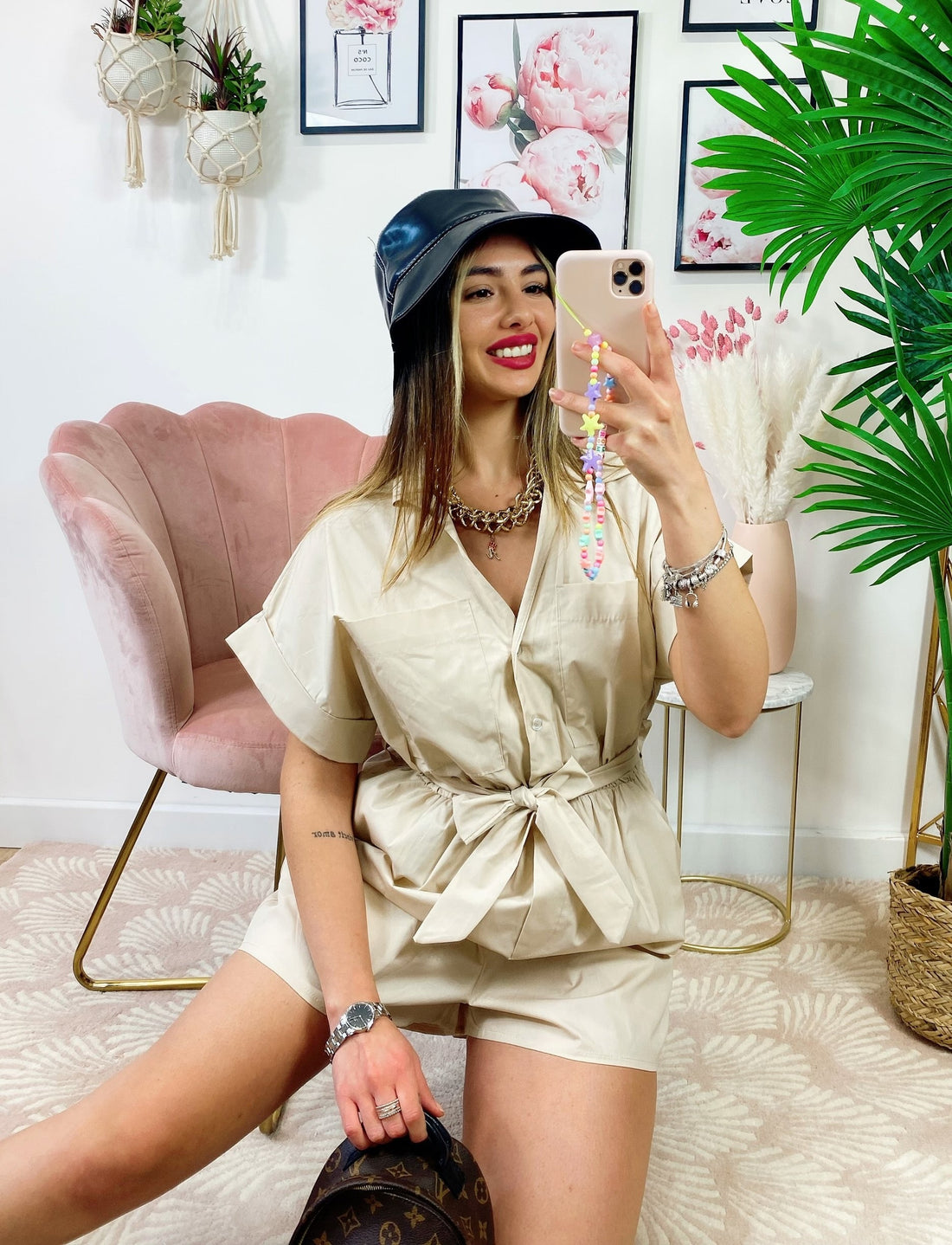 Tutina beige con cintura e bottoni