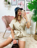 Tutina beige con cintura e bottoni