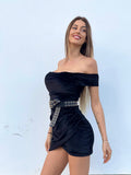 Abito in velluto nero scollo a barchetta