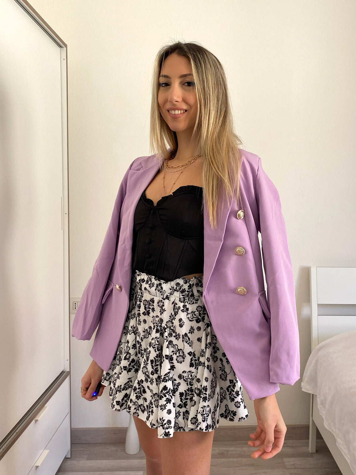 Giacca lilla con bottoni oro