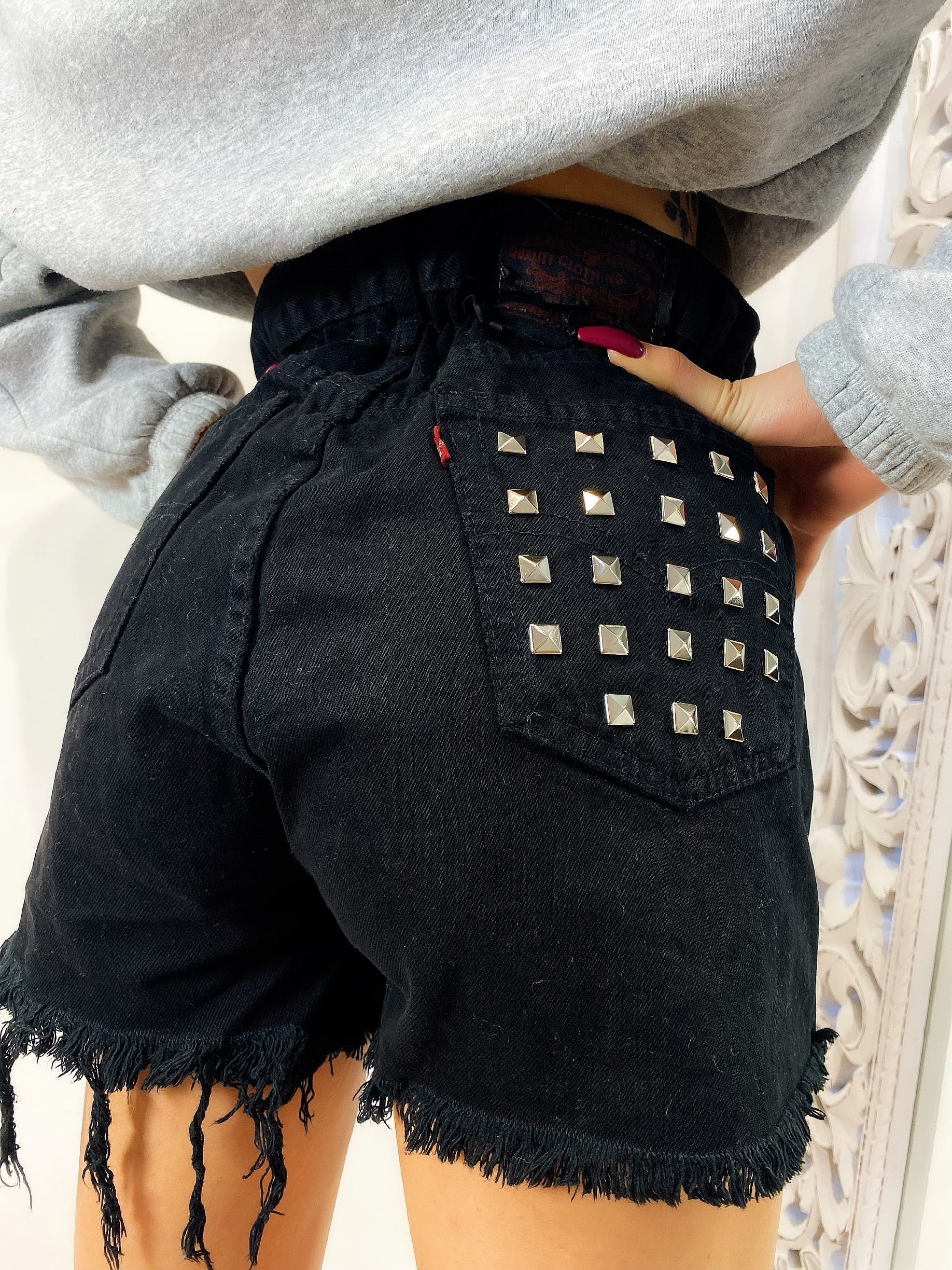Short Levi’s Vintage nero con borchie