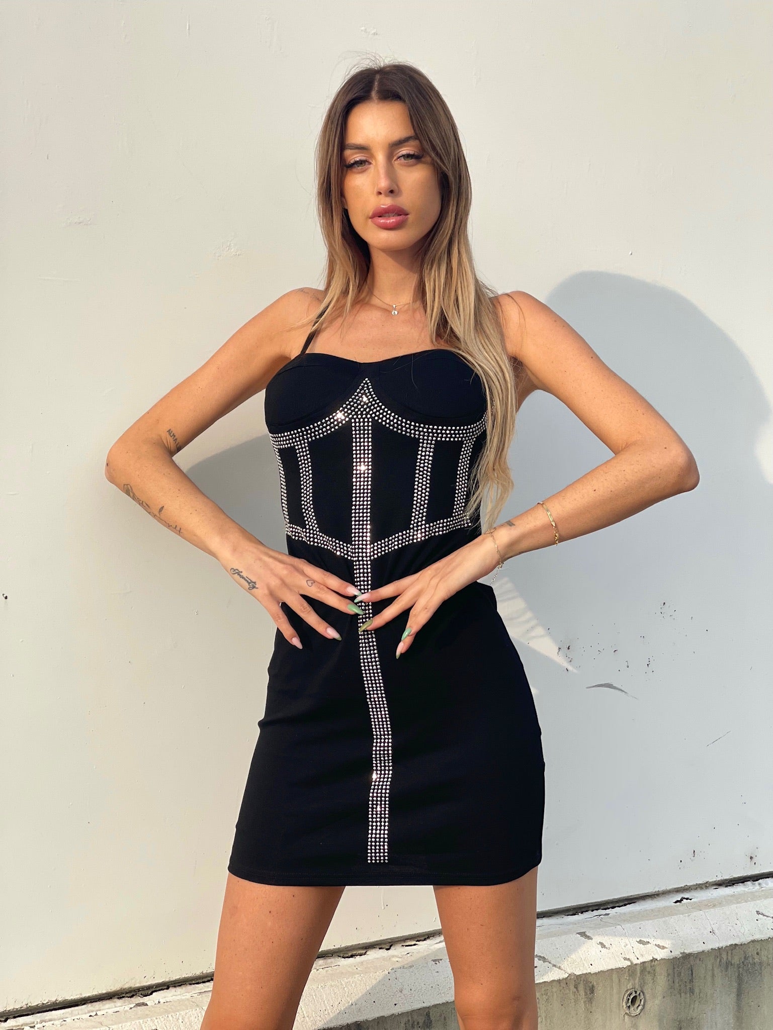 Abito a spalline con strass