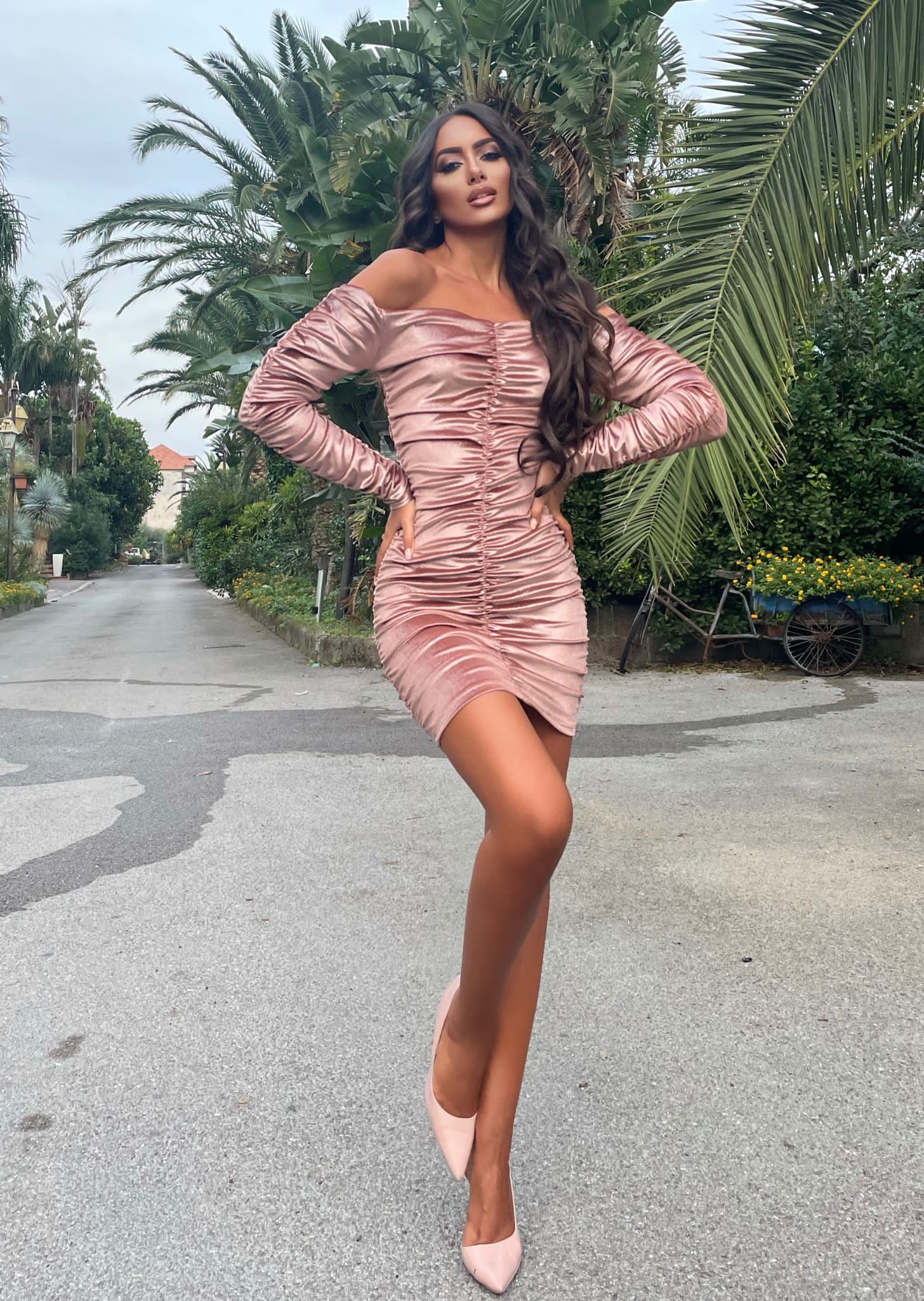 Abito in velluto glitter nude