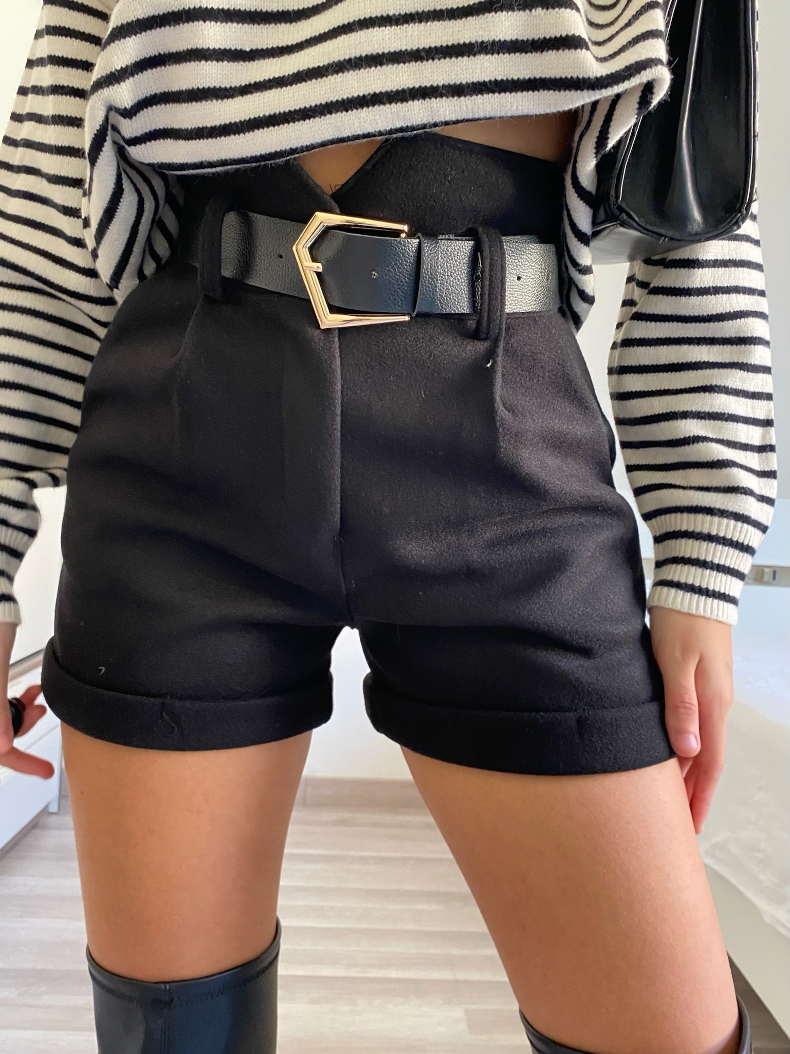 Short nero in panno con cintura