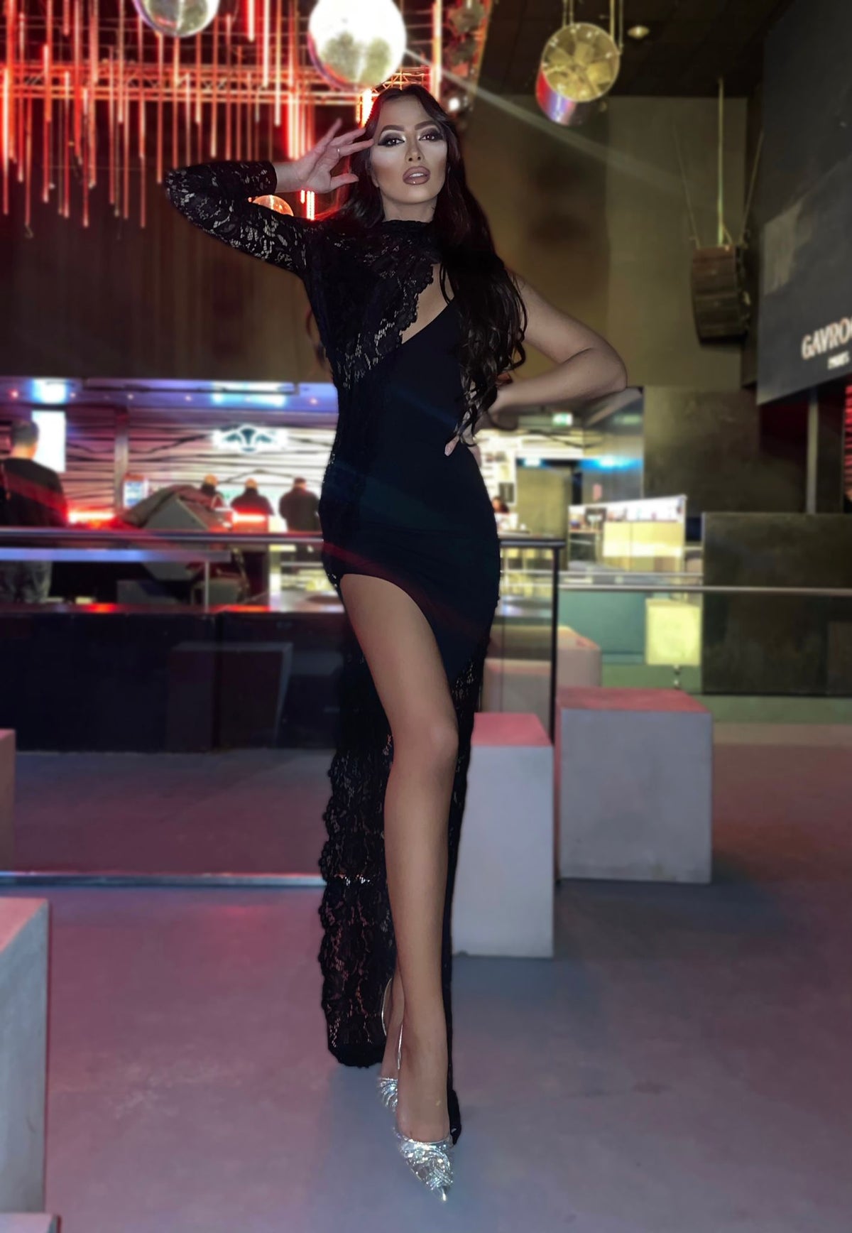 Abito lungo nero in pizzo