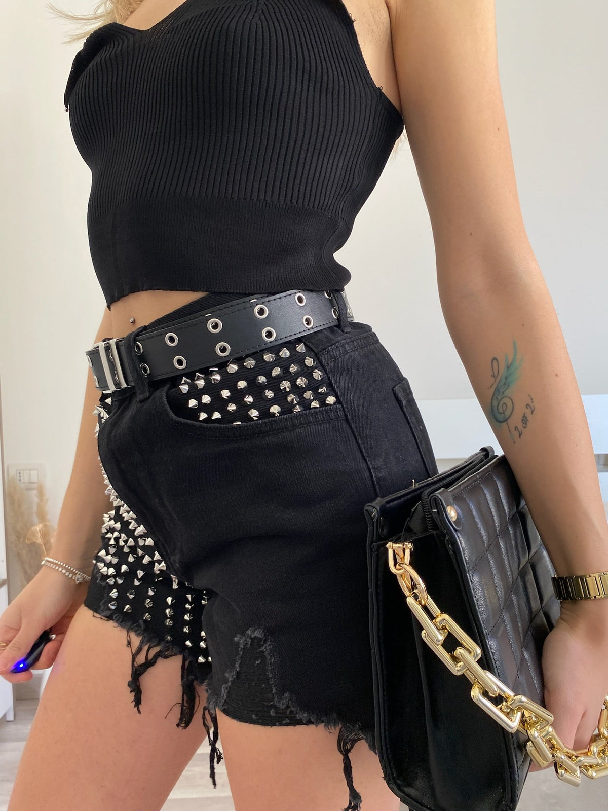 Jeans nero con borchie