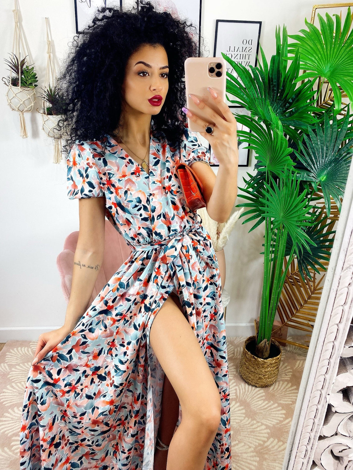 Abito lungo con maxi spacchi a fiori base celeste