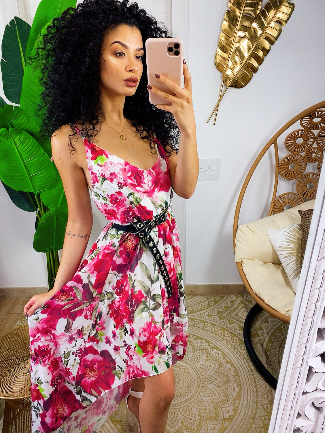 Abito con gonna asimmetrica e fiorellini Fuxia base bianco
