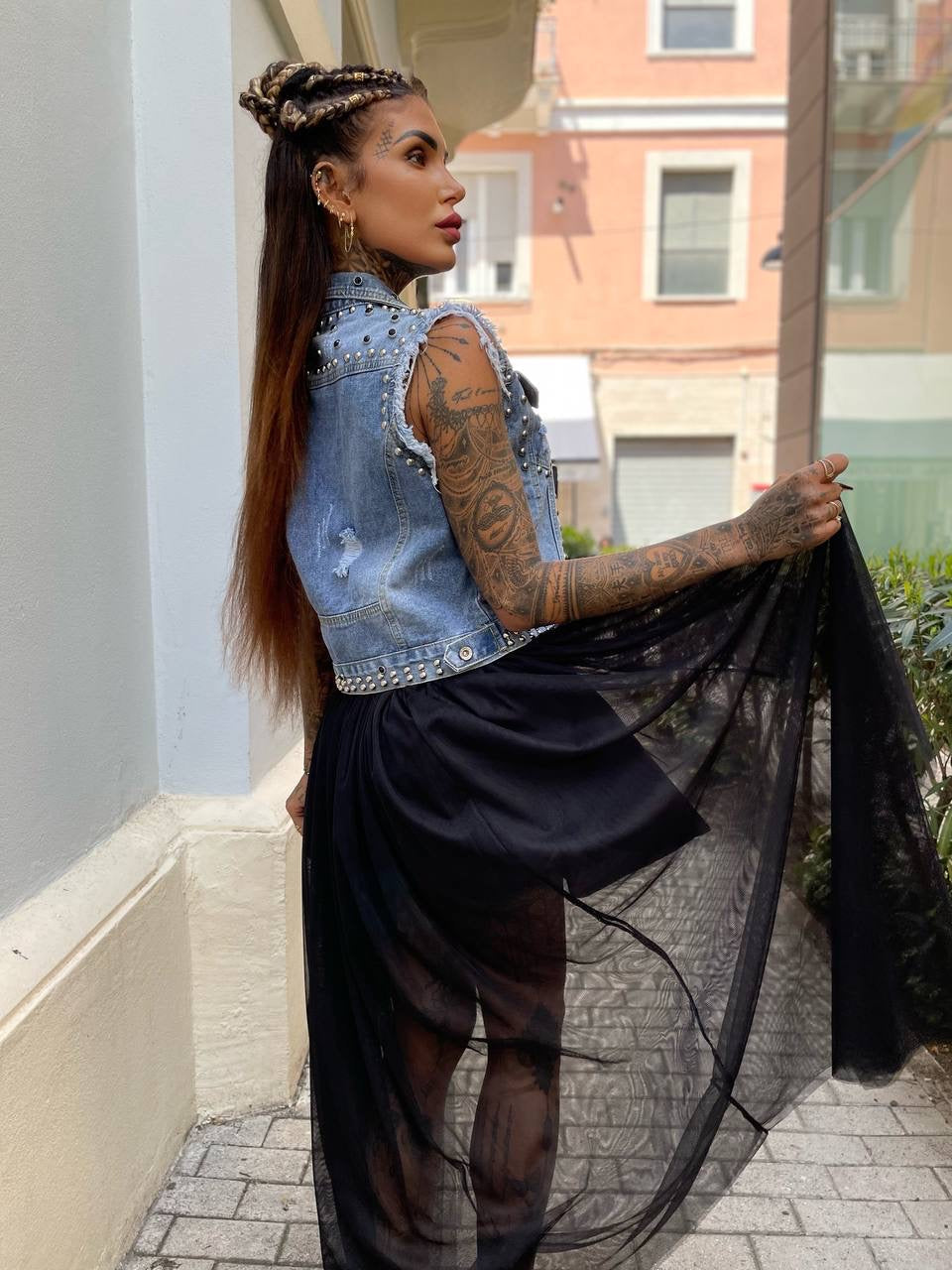 Smanicato di jeans con borchie