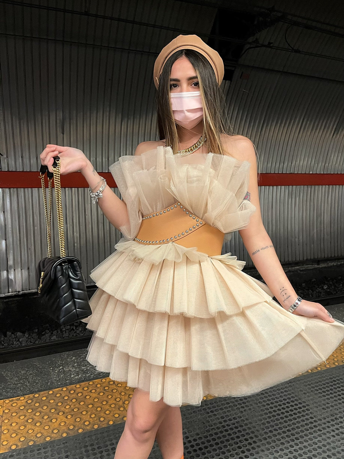 Abito in tulle con cintura
