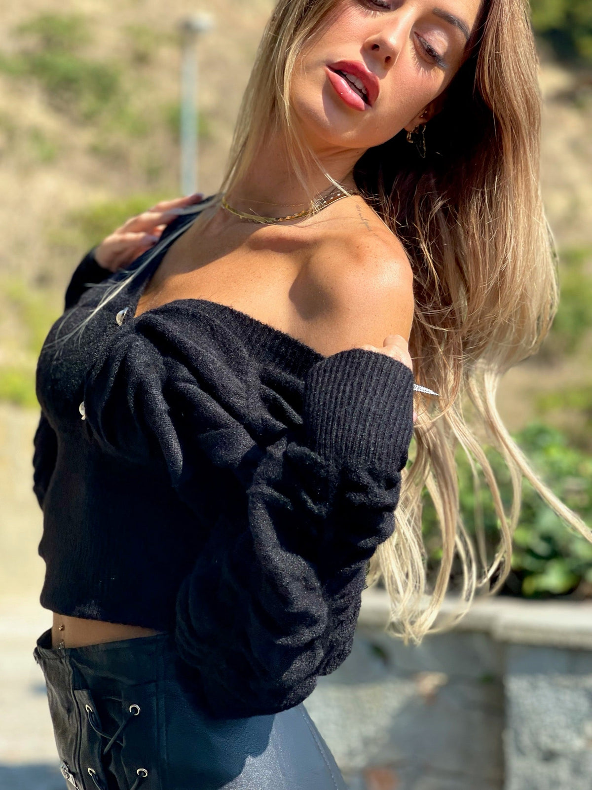 Maglione nero con lacci