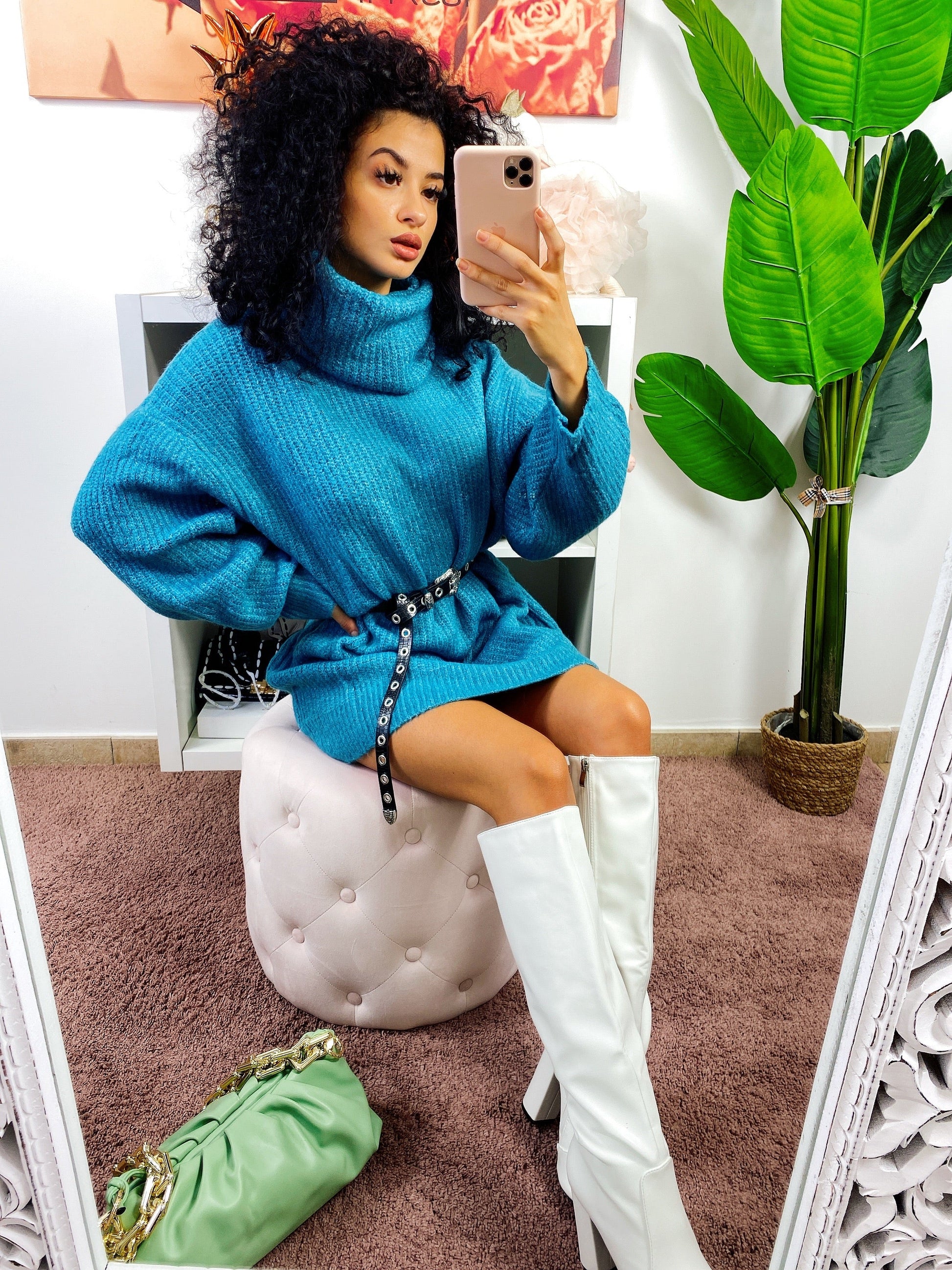 Maxi Maglione over Leyla