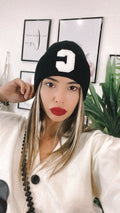 Cappello nero con C