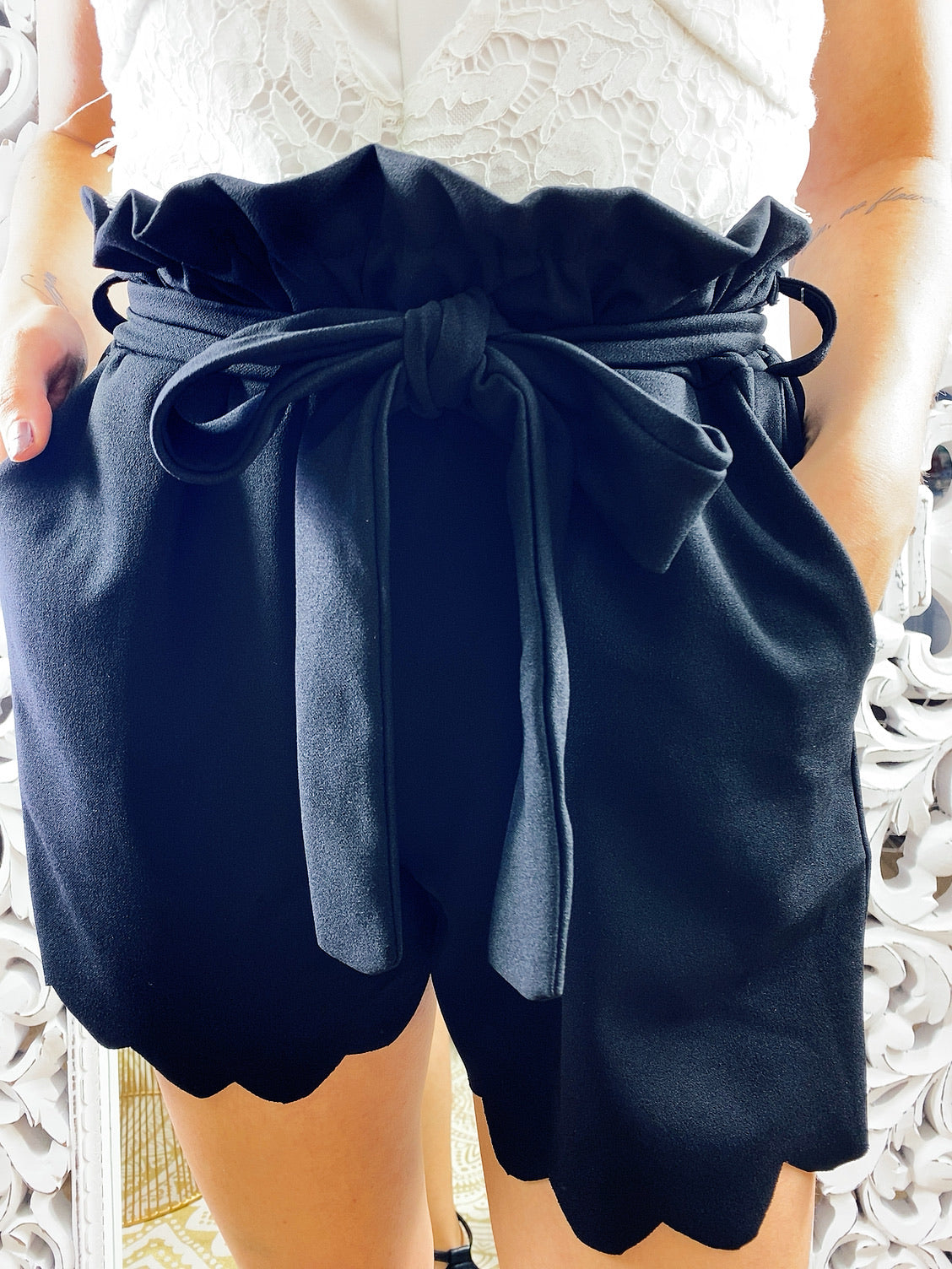 Short con fiocco orlo ondulato