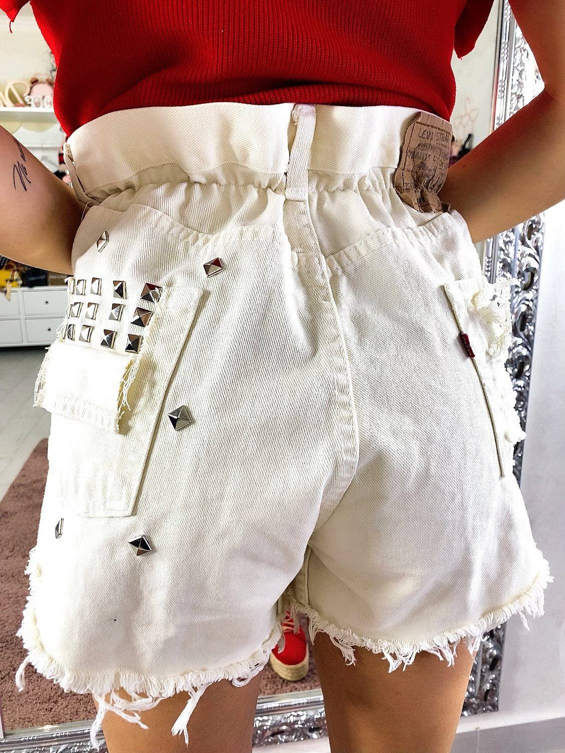 Levi’s Short Vintage bianco con borchie e strappi
