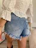 Short in jeans con stelle e catenina