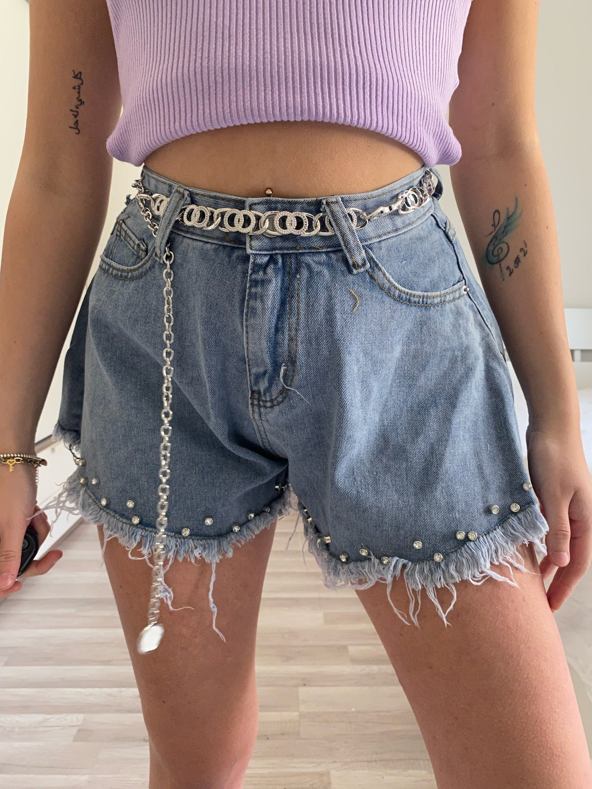 Short a farfalla con strass