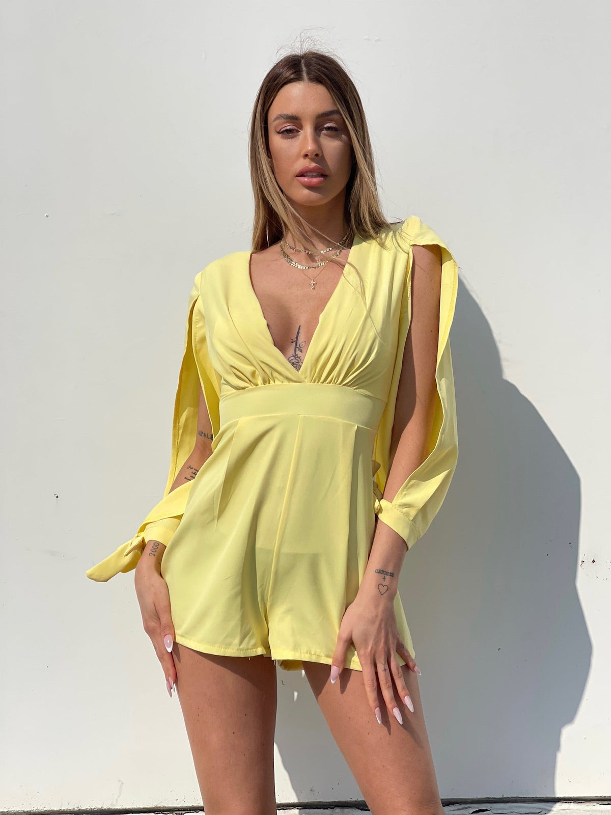 Tutina gialla con fiocchetti