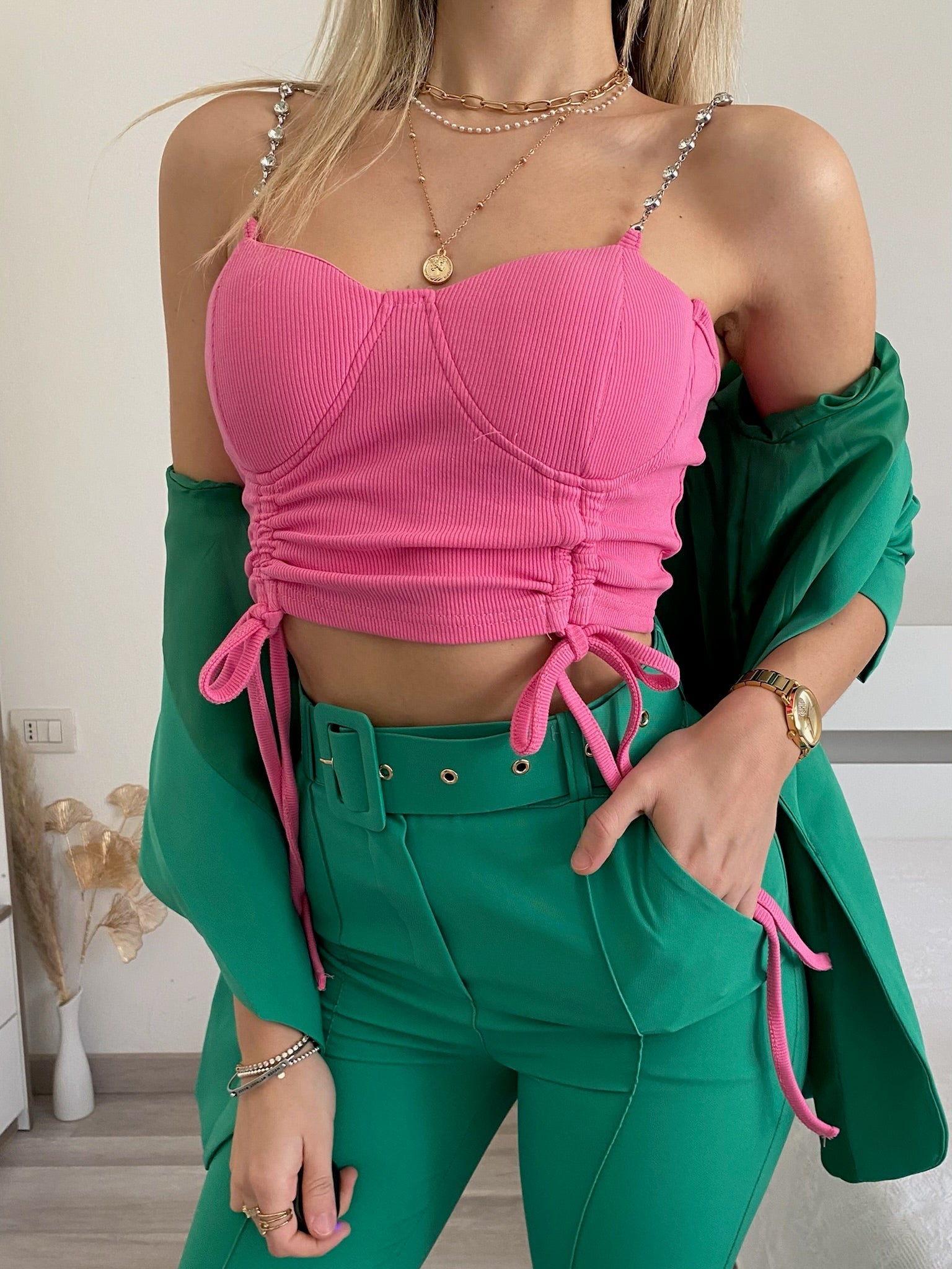Top rosa con spalline in strass