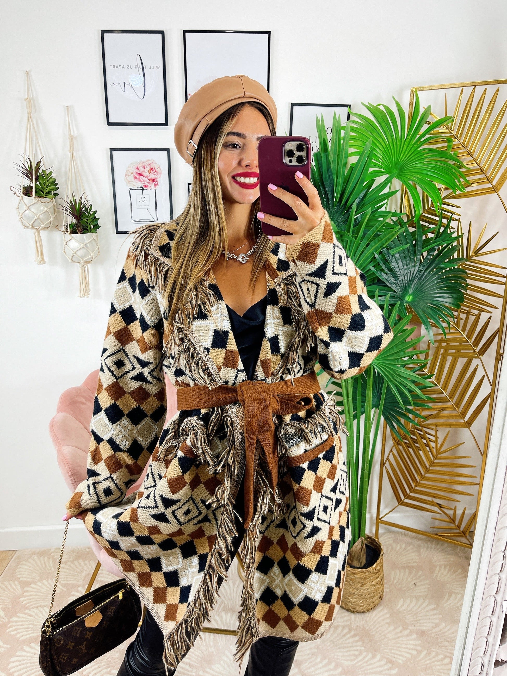 Cardigan lungo con frange e rombi colori tenui