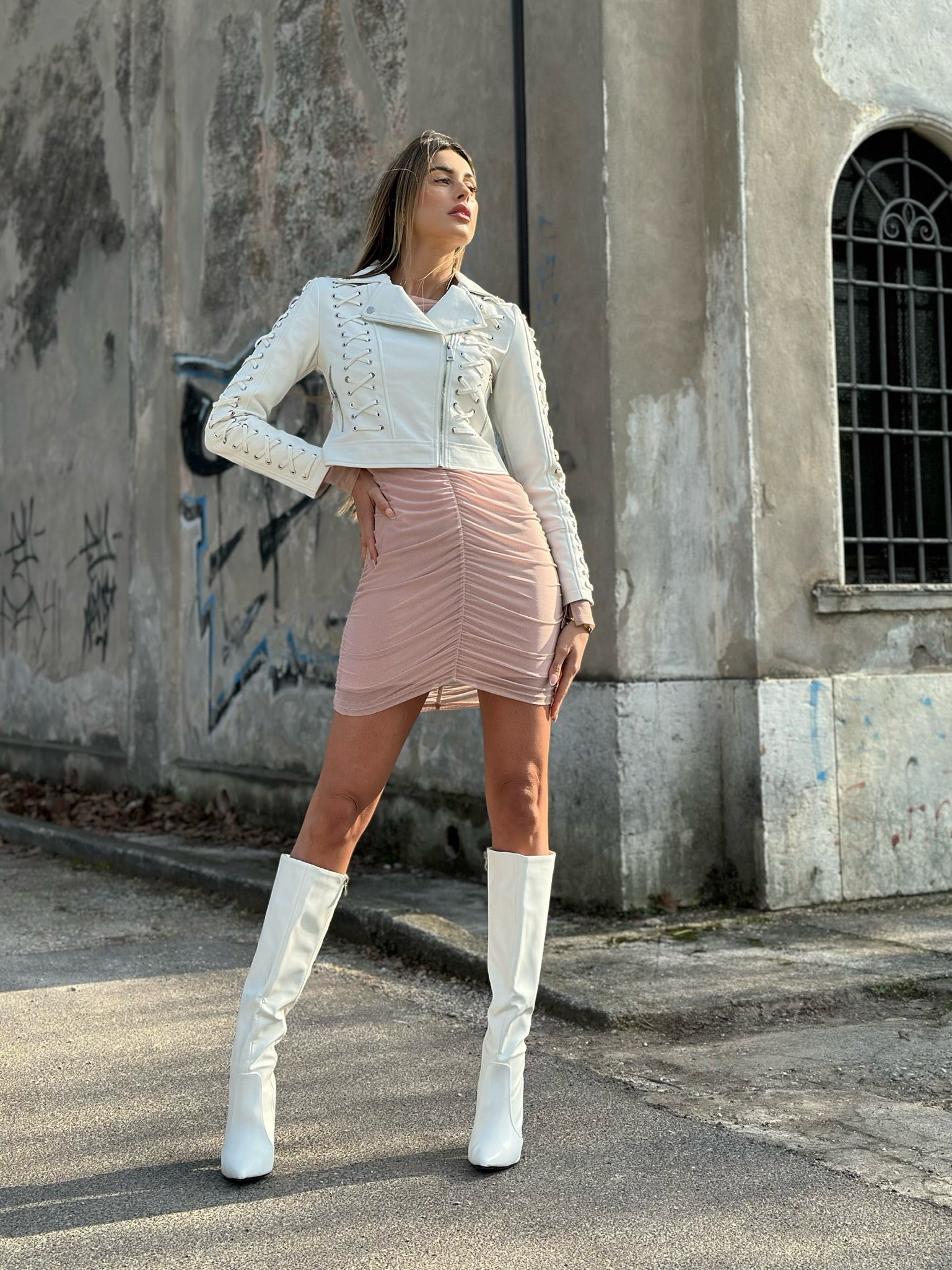 Chiodo bianco con lacci