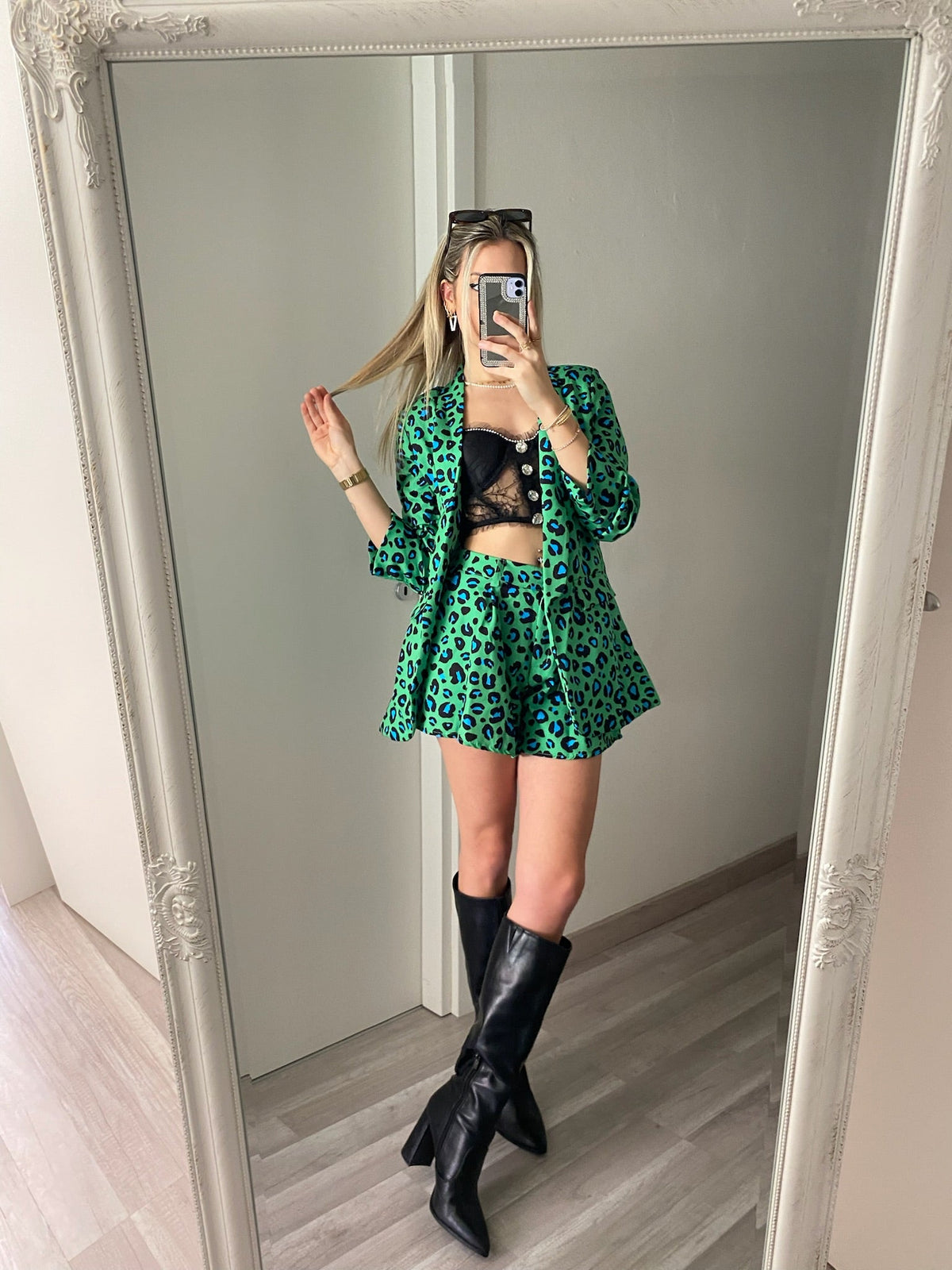 Completo giacca e Short maculato verde