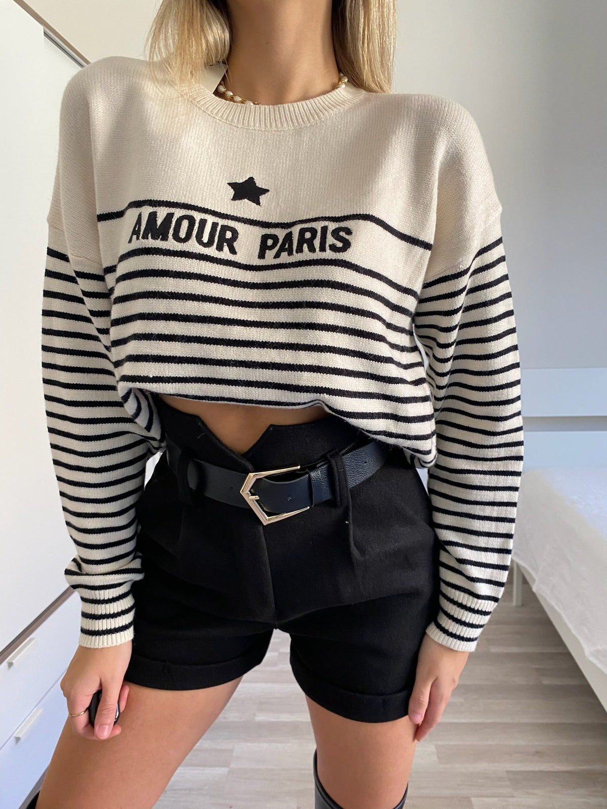 Short nero in panno con cintura