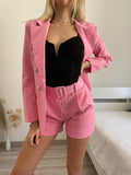 Top nero con V