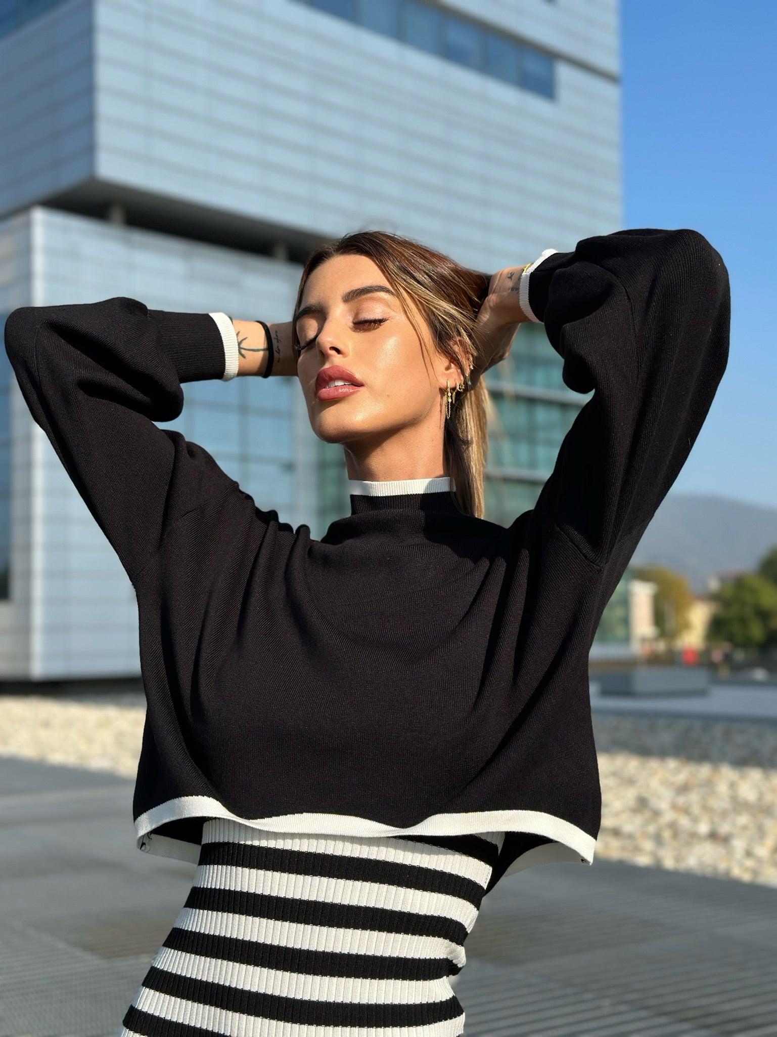 Completo abito più maglione nero
