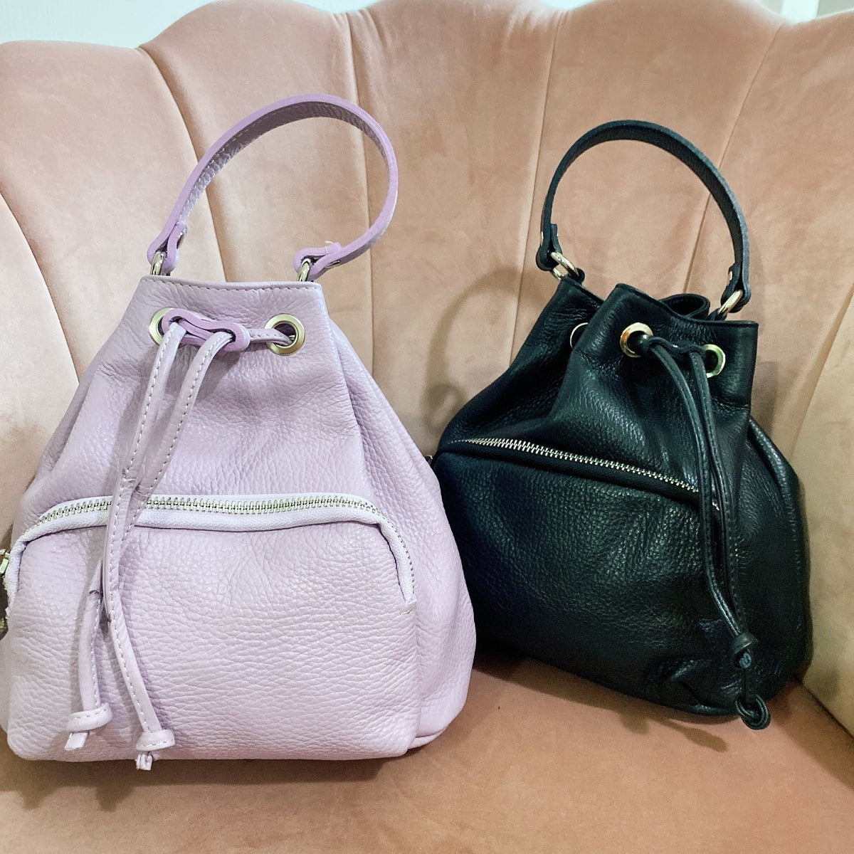 Secchiello in pelle con tracolla