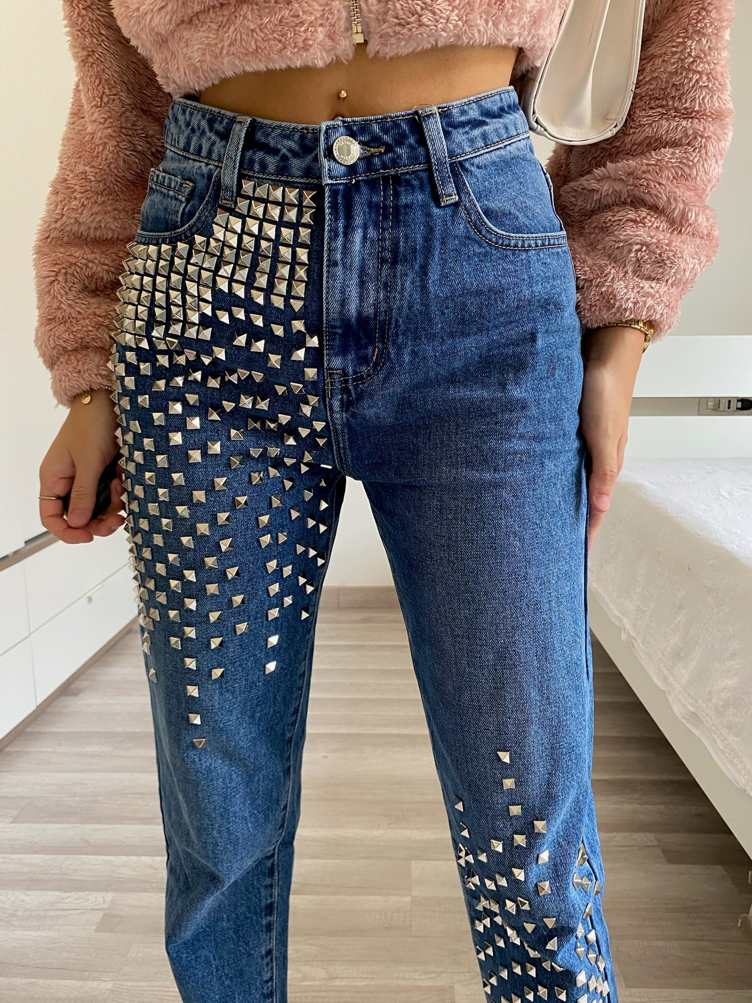 Jeans con borchie