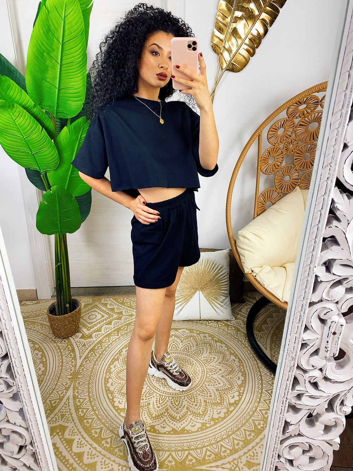 Completo sportivo maglia e pantaloncino nero