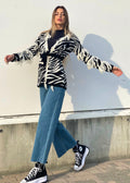 Cardigan zebrato nero con frange e cinta