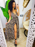 Abito in raso con maxi spacco maculato