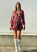 Abito con gonna a ruota rosso e rosa