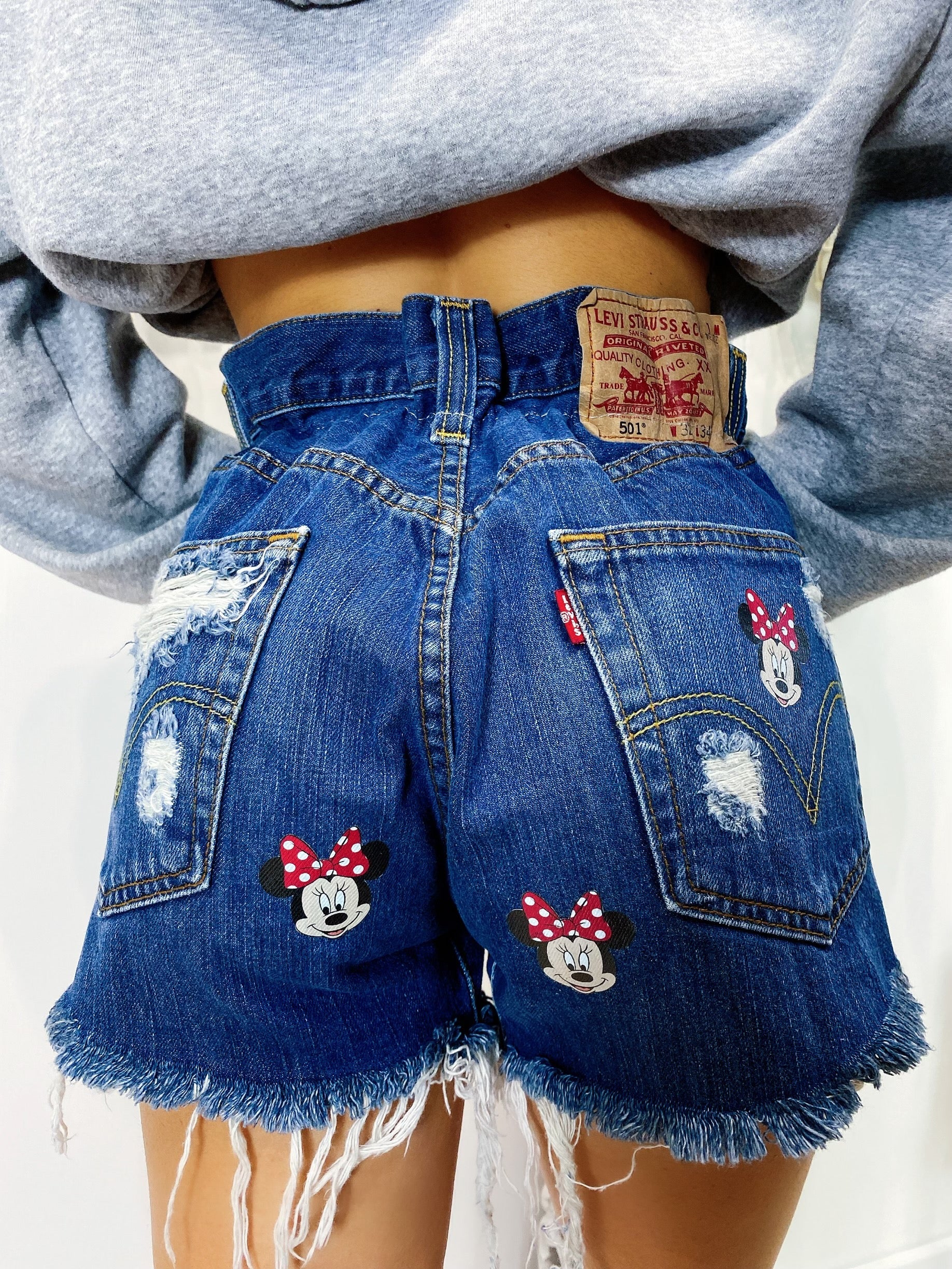Short Levi’s Vintage con stampa topolina e strappi
