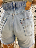 Short Vintage Levi’s jeans medio chiaro con borchie argento